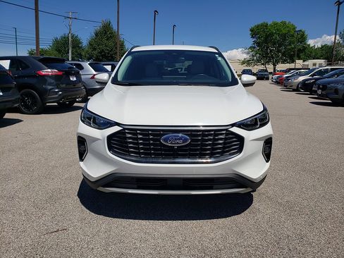 Used 2023 Ford Escape Platinum AWD/4WD image 2