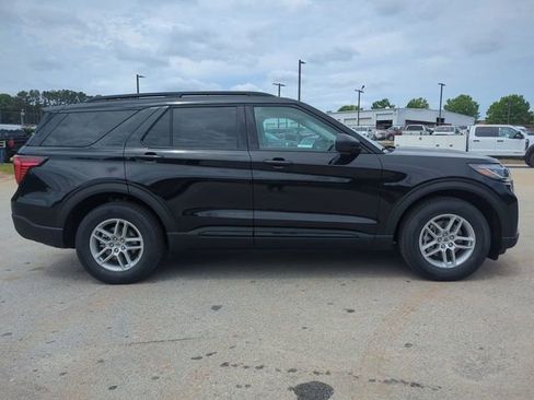 New 2026 Ford Explorer Active RWD image 3