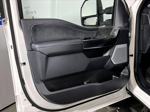 Used 2025 Ford F250 Platinum image 18