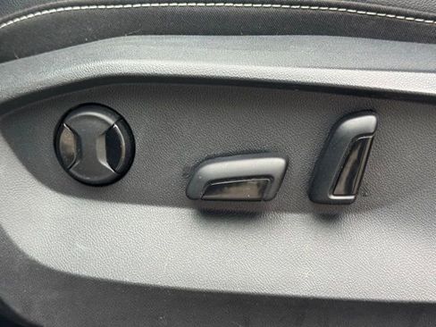 Used 2022 Volkswagen Taos SE image 5