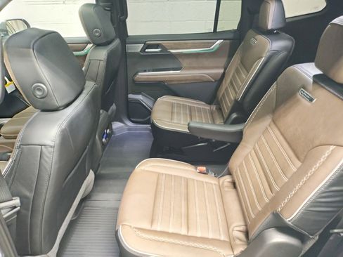 New 2026 GMC Acadia Denali Ultimate w/ LPO, Floor Liner Package image 28
