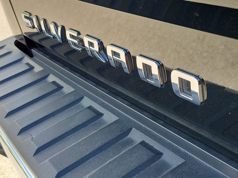 Used 2018 Chevrolet Silverado 1500 LTZ RWD image 8