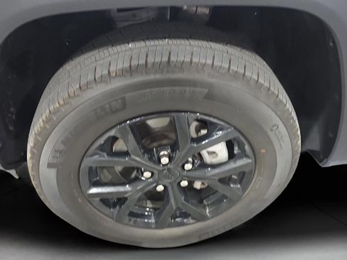 Used 2024 Jeep Grand Cherokee Altitude image 27