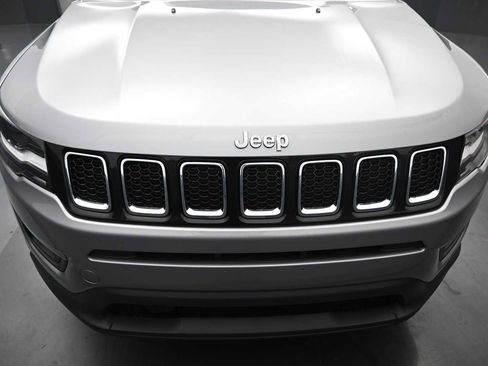 Used 2018 Jeep Compass Latitude w/ Popular Equipment Group AWD/4WD image 19