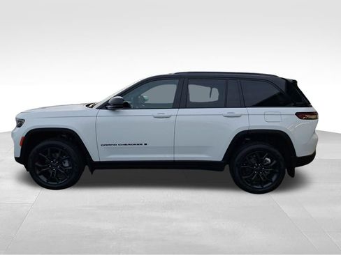 New 2025 Jeep Grand Cherokee Limited w/ Trailer Tow Package AWD/4WD image 2