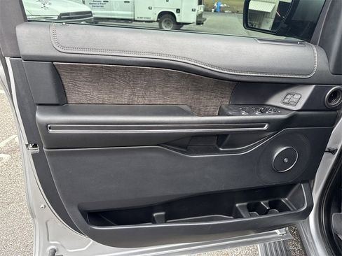 Used 2021 Ford Expedition Max Limited image 10