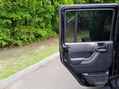 Used 2018 Jeep Wrangler Unlimited Sport S AWD/4WD image 28