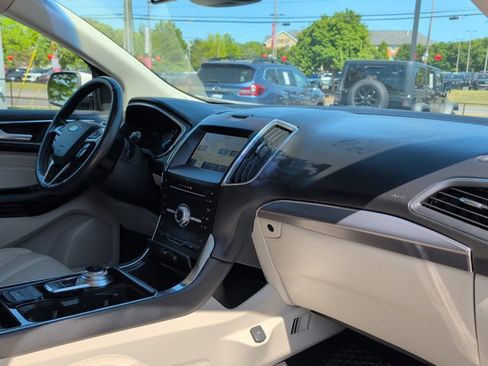 Used 2019 Ford Edge Titanium FWD image 24