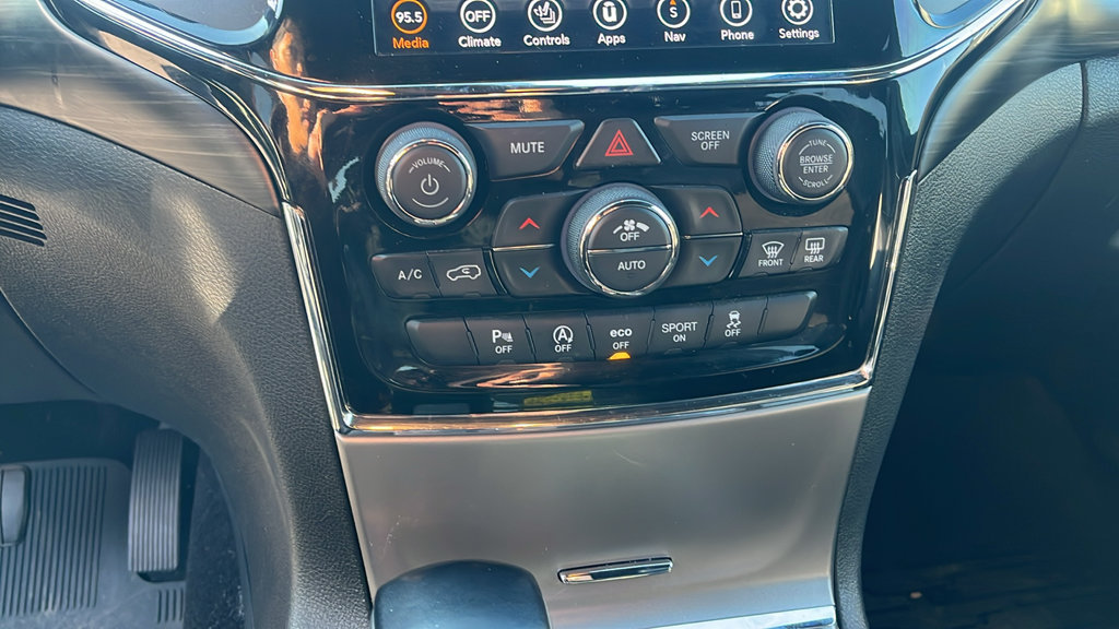 Used 2020 Jeep Grand Cherokee Altitude AWD/4WD image 15