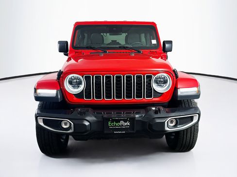 Used 2025 Jeep Wrangler Unlimited Sahara AWD/4WD image 2