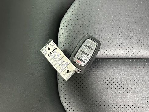 New 2025 Chrysler Pacifica Select w/ Fav Edition Package image 31