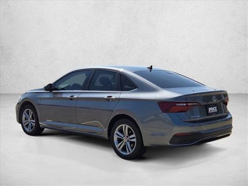 Used 2024 Volkswagen Jetta SE image 8