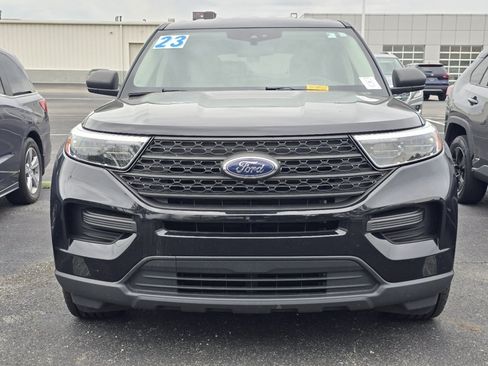 Used 2023 Ford Explorer 4WD image 2