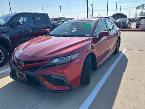 Used 2024 Toyota Camry SE w/ Convenience Package FWD image 6