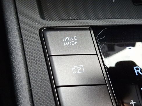 Certified 2025 Hyundai Elantra Sport image 23