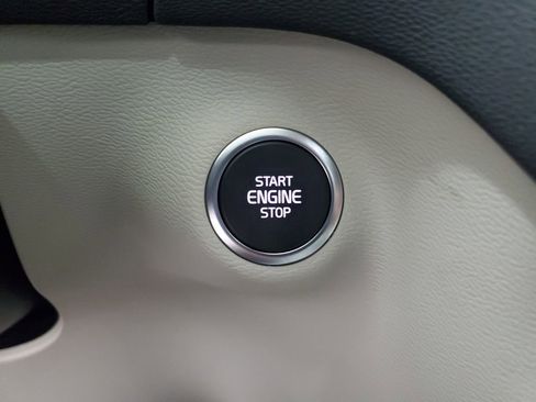 New 2025 Volvo XC40 B5 Plus AWD/4WD image 32