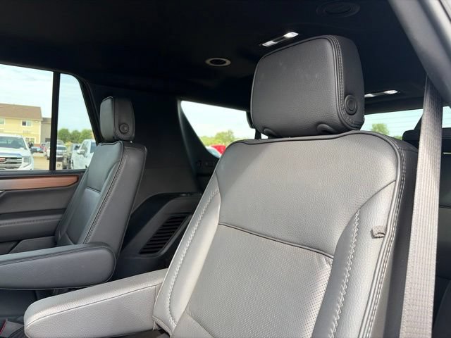 Used 2025 GMC Yukon Denali AWD/4WD image 34