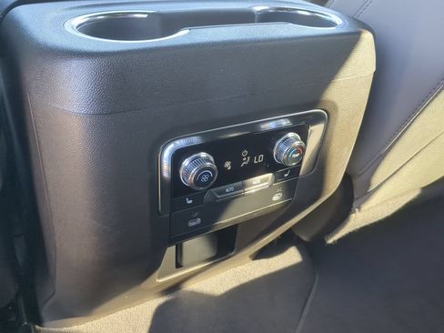 Used 2023 GMC Yukon XL SLT w/ SLT Luxury Package AWD/4WD image 21