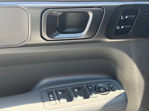 Used 2025 Hyundai Santa Fe Calligraphy AWD/4WD image 6