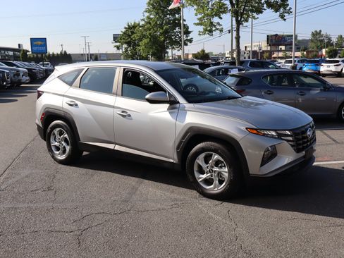 Used 2024 Hyundai Tucson SE FWD image 2