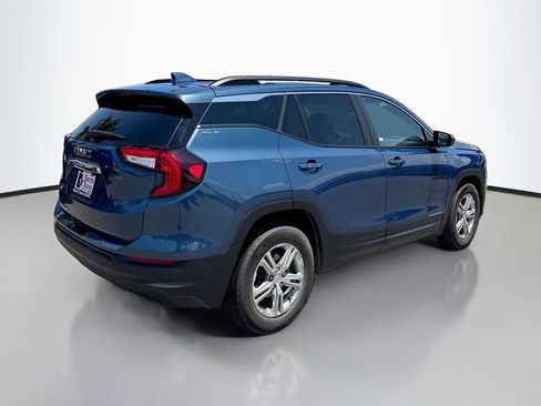 Used 2024 GMC Terrain SLE w/ Driver Convenience Package FWD image 7