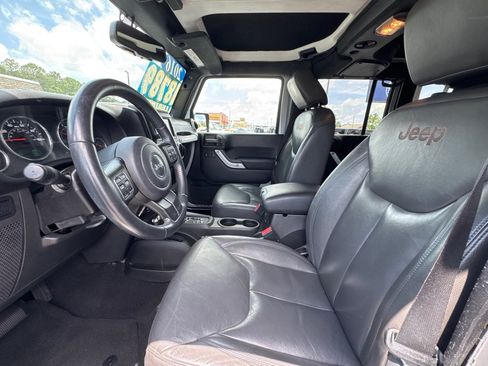 Used 2016 Jeep Wrangler Unlimited Rubicon w/ Connectivity Group AWD/4WD image 12