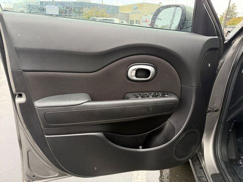 Used 2018 Kia Soul + FWD image 20