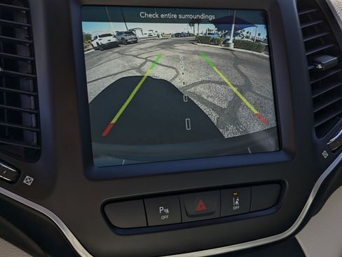 Used 2021 Jeep Cherokee Latitude Lux w/ Comfort/Convenience Group image 11