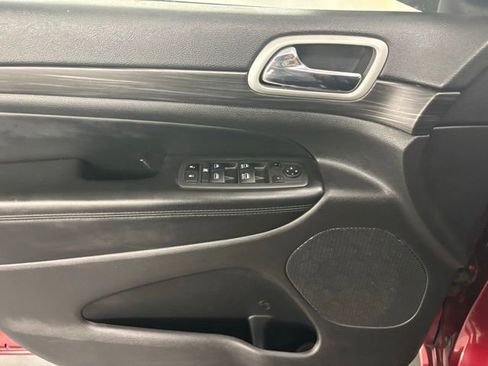 Used 2022 Jeep Grand Cherokee Laredo X RWD image 19