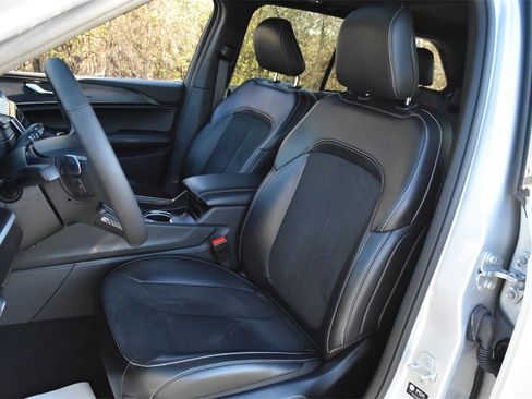 Used 2024 Jeep Grand Cherokee Altitude image 13