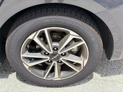 Used 2024 Kia Forte LXS FWD image 13