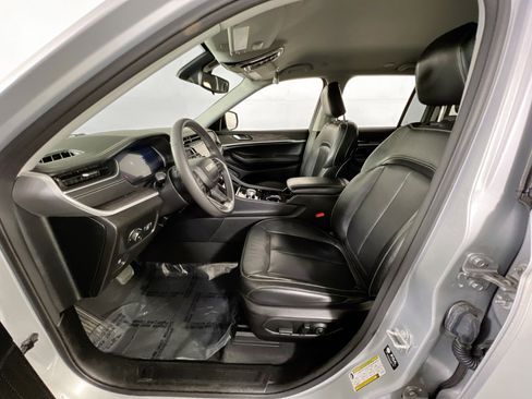 Used 2023 Jeep Grand Cherokee Limited image 21