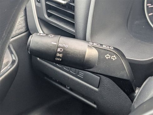 Used 2023 Nissan Rogue S image 25