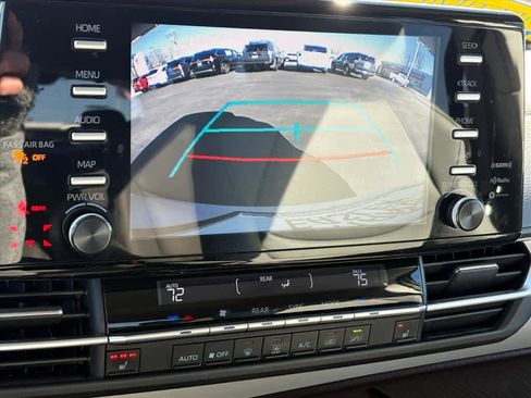 Used 2022 Toyota Sienna XLE image 14