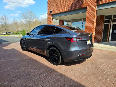 Used 2020 Tesla Model Y Long Range image 4