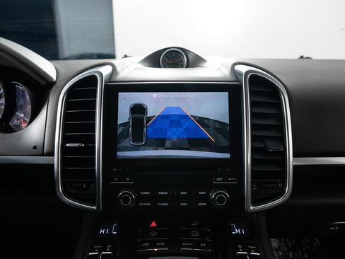 Used 2018 Porsche Cayenne Platinum Edition w/ Premium Package image 36