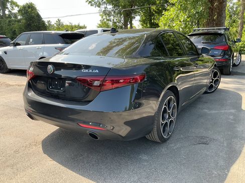 Used 2022 Alfa Romeo Giulia Ti AWD/4WD image 3