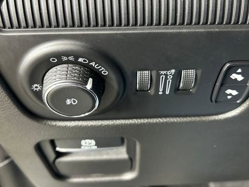 Used 2022 Jeep Wagoneer Series II w/ Premium Group I image 13