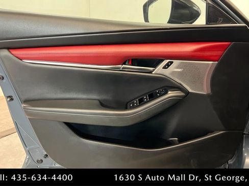 Used 2021 MAZDA MAZDA3 Hatchback w/Premium Plus Pkg image 14