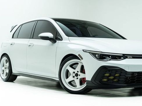 Used 2022 Volkswagen GTI SE image 3