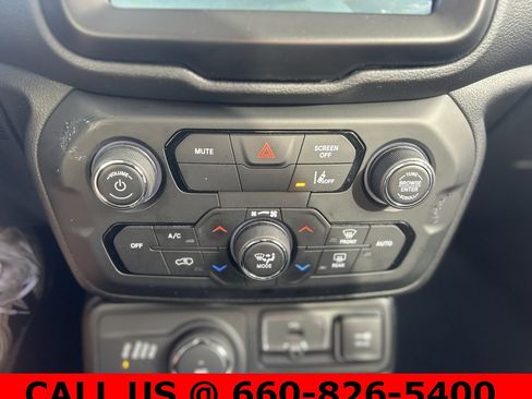 Used 2023 Jeep Renegade Latitude image 16