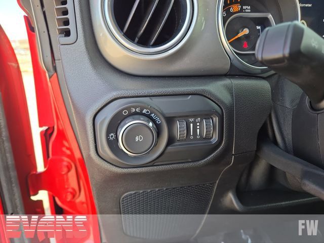 Used 2019 Jeep Wrangler Unlimited Sahara AWD/4WD image 17