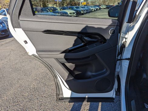 Used 2024 Land Rover Range Rover Evoque Dynamic SE image 35