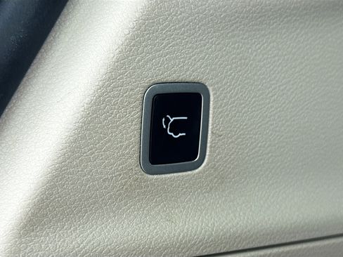 Used 2020 Chrysler Pacifica Touring-L Plus w/ Tire & Wheel Group image 13