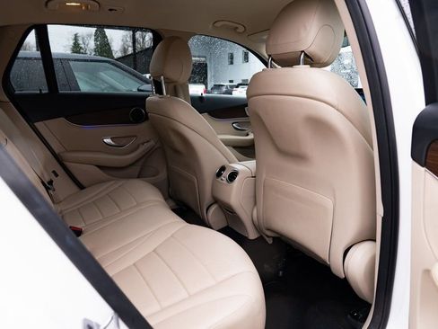 Used 2022 Mercedes-Benz GLC 300 4MATIC image 23