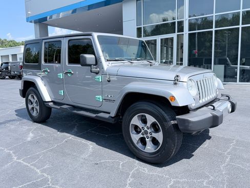 Used 2016 Jeep Wrangler Unlimited Sahara w/ Connectivity Group AWD/4WD image 2