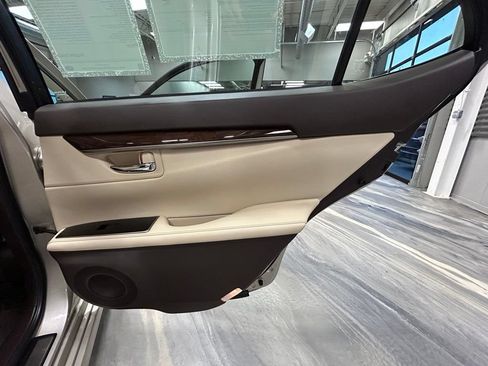 Used 2016 Lexus ES 350 w/ Luxury Package w/Wood Trim FWD image 46