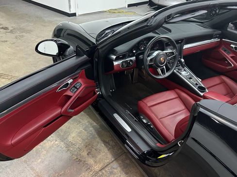 Used 2018 Porsche 911 Carrera image 31