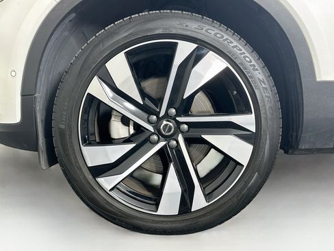 Used 2024 Volvo XC40 B5 Plus w/ Climate Package AWD/4WD image 11