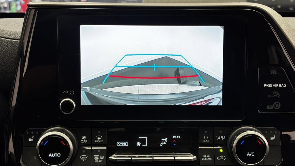 Used 2024 Toyota Highlander XLE AWD/4WD image 44